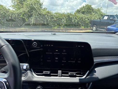 Used 2025 Chevrolet Equinox LT FWD image 19
