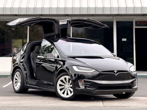 Used 2018 Tesla Model X 100D image 2