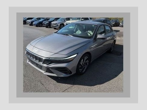 Used 2024 Hyundai Elantra Limited image 1