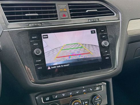 Used 2019 Volkswagen Tiguan SEL w/ 3rd Row Seat Package image 19