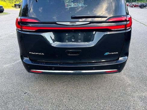 Used 2023 Chrysler Pacifica Touring-L FWD image 10