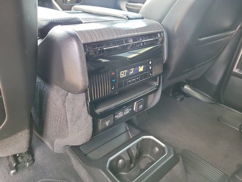 Used 2024 Jeep Wagoneer Series III AWD/4WD image 10