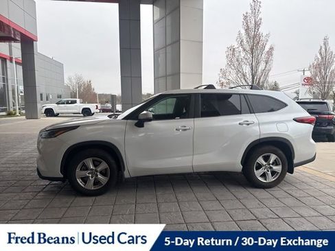 Used 2023 Toyota Highlander LE image 18