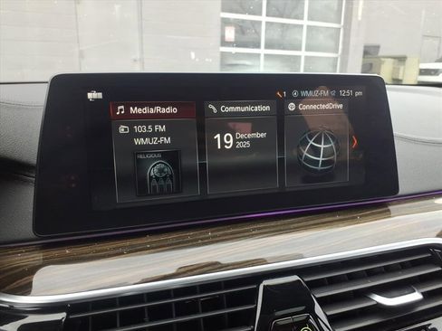 Used 2018 BMW M550i xDrive image 16