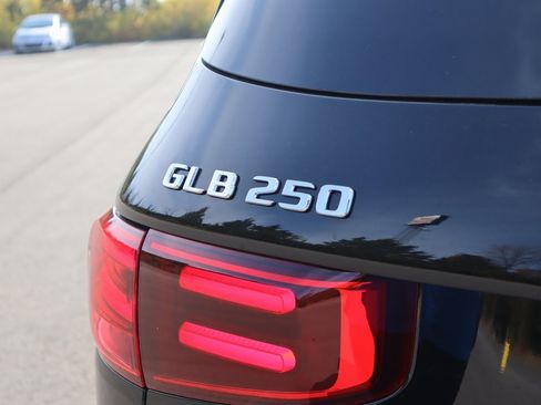 New 2026 Mercedes-Benz GLB 250 4MATIC image 9