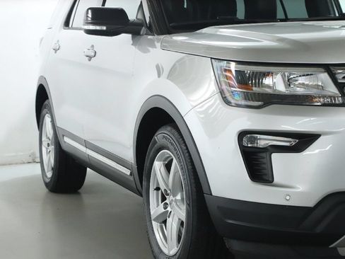 Used 2018 Ford Explorer XLT w/ Equipment Group 202A FWD image 8