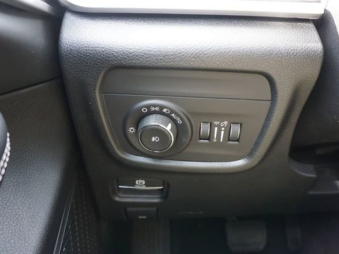 Used 2023 Jeep Grand Cherokee Limited image 5