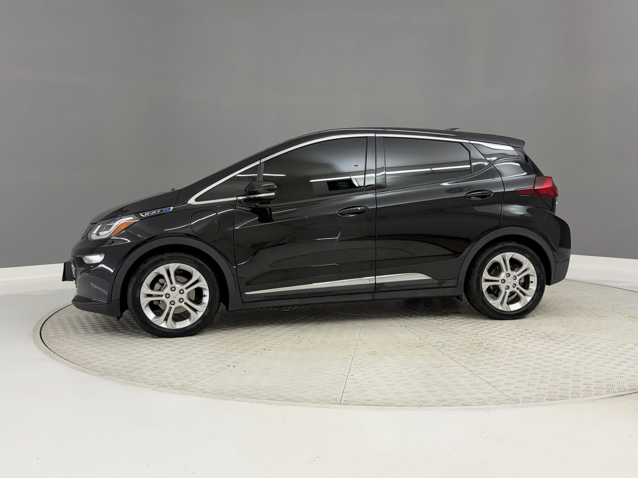 Used 2020 Chevrolet Bolt LT FWD image 2