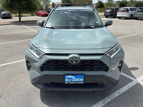 Used 2019 Toyota RAV4 XLE Premium FWD image 8