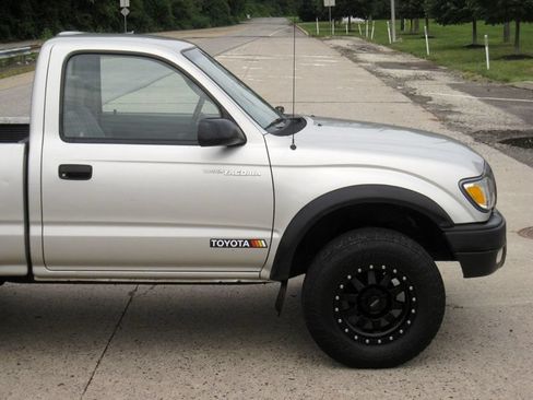 Used 2002 Toyota Tacoma 2WD Regular Cab image 10