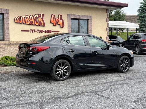 Used 2018 MAZDA MAZDA3 Touring FWD image 2