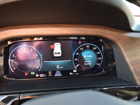 Used 2025 Volkswagen Atlas SE image 17