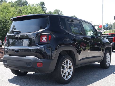 Used 2023 Jeep Renegade Latitude AWD/4WD image 5