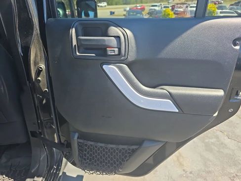 Used 2014 Jeep Wrangler Unlimited Sahara w/ Max Tow Package AWD/4WD image 17