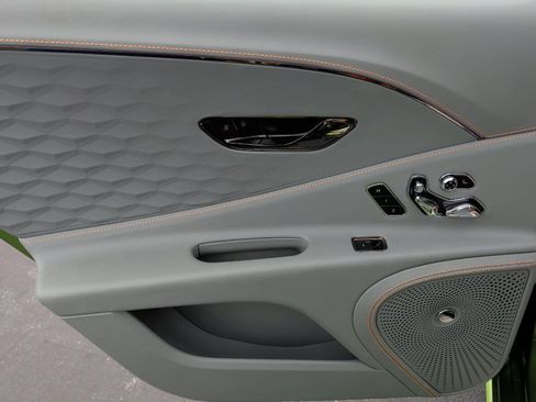 New 2025 Bentley Flying Spur Plug-In Hybrid AWD/4WD image 39