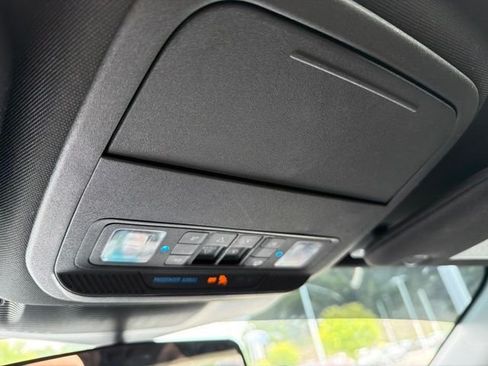 Used 2020 Ford Explorer XLT w/ Equipment Group 202A AWD/4WD image 20