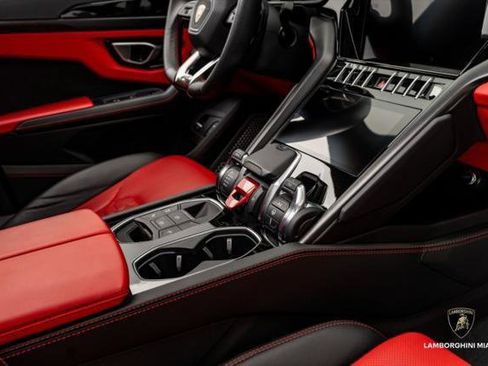 Used 2022 Lamborghini Urus AWD/4WD image 43
