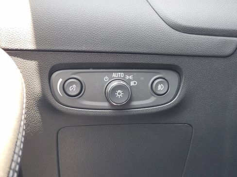 Used 2022 Buick Encore GX Select w/ Sport Touring Package FWD image 21