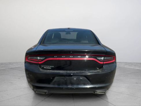 Used 2019 Dodge Charger SXT w/ Leather Interior Group RWD image 4