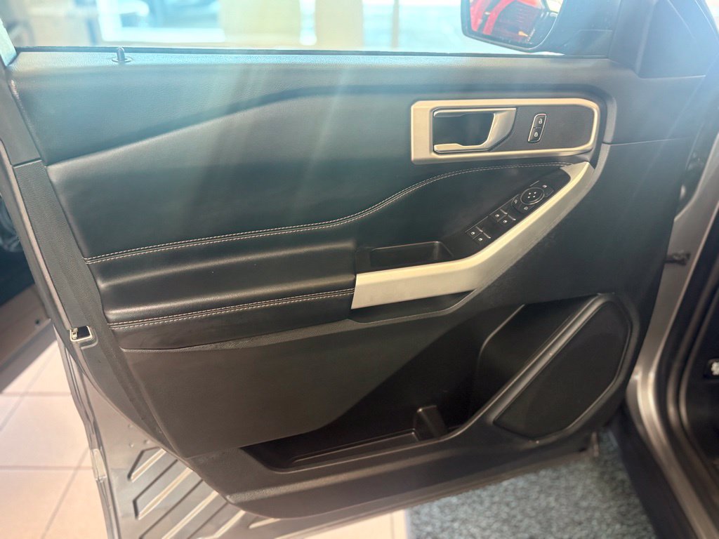 Used 2022 Ford Explorer XLT AWD/4WD image 21