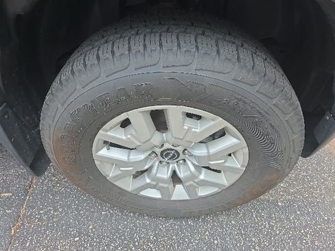 Certified 2022 Nissan Frontier SV w/ Technology Package AWD/4WD image 4