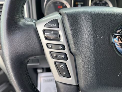 Used 2018 Nissan Titan SV w/ SV Convenience Package AWD/4WD image 18