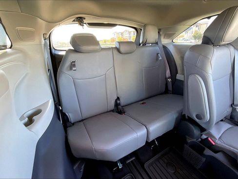 Certified 2024 Toyota Sienna Limited image 27