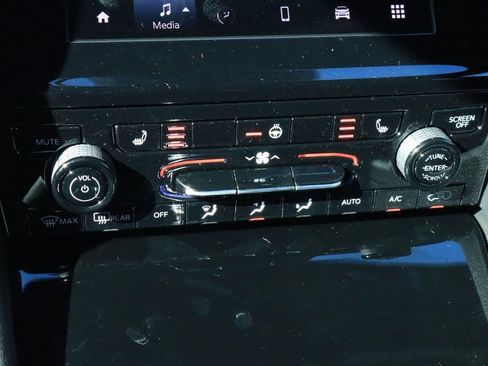 New 2025 Jeep Grand Cherokee L Altitude image 7