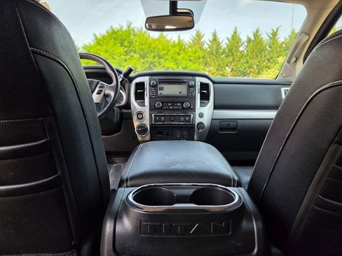 Used 2017 Nissan Titan PRO-4X w/ Pro-4x Convenience Package AWD/4WD image 24