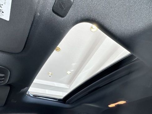 Used 2025 Chevrolet Colorado ZR2 w/ Technology Package image 18