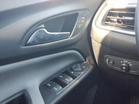 Used 2020 Chevrolet Equinox LT image 22