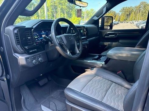 Used 2025 Chevrolet Silverado 2500 ZR2 w/ Technology Package AWD/4WD image 16