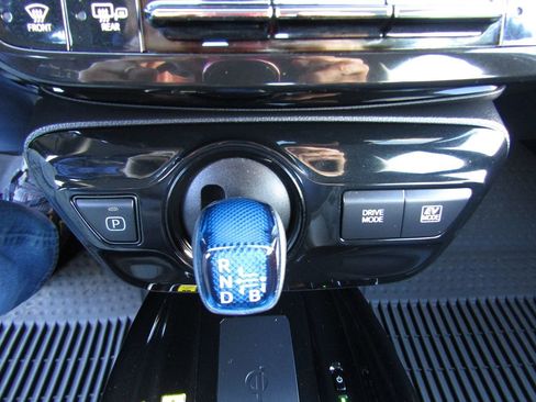 Used 2021 Toyota Prius XLE image 17