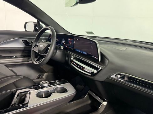 Used 2024 Cadillac Lyriq Tech RWD image 31