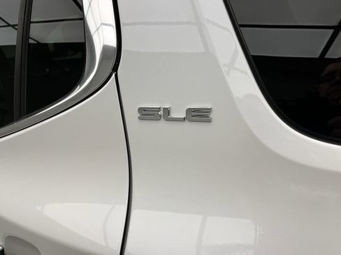 Used 2019 GMC Acadia SLE AWD/4WD image 32