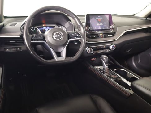 Used 2025 Nissan Altima 2.5 SR image 2