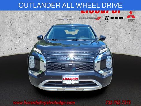 Used 2024 Mitsubishi Outlander AWD image 2