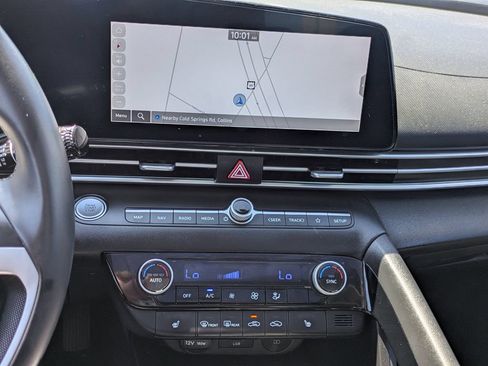 Used 2025 Hyundai Elantra SEL FWD image 13