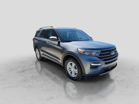 Certified 2023 Ford Explorer XLT w/ Equipment Group 202A AWD/4WD image 8