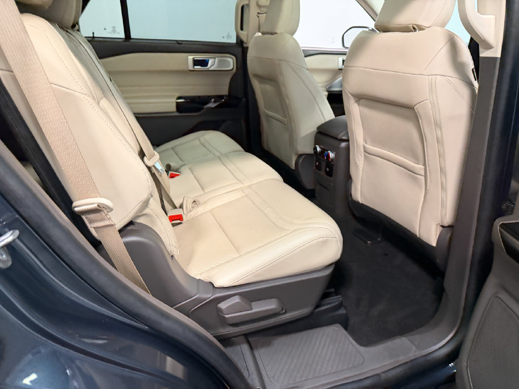 Used 2023 Ford Explorer Platinum w/ Technology Package AWD/4WD image 68
