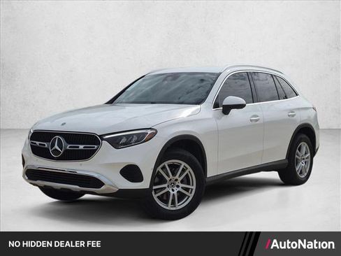 Used 2025 Mercedes-Benz GLC 300 image 1