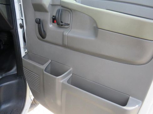 Used 2009 Chevrolet Express 2500 Extended RWD image 29