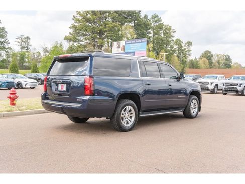 Used 2017 Chevrolet Suburban Premier image 5