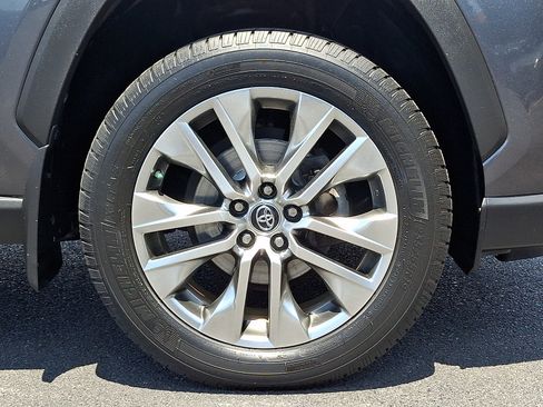 Used 2019 Toyota RAV4 XLE Premium w/ Cold Weather Package AWD/4WD image 8