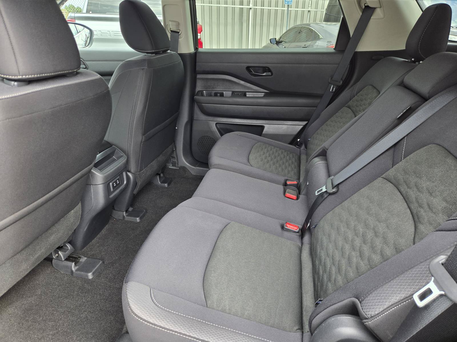 Used 2026 Nissan Pathfinder SV FWD image 25