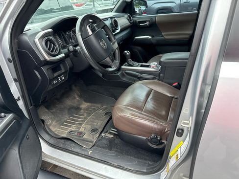 Used 2017 Toyota Tacoma Limited w/ Tow Package AWD/4WD image 9