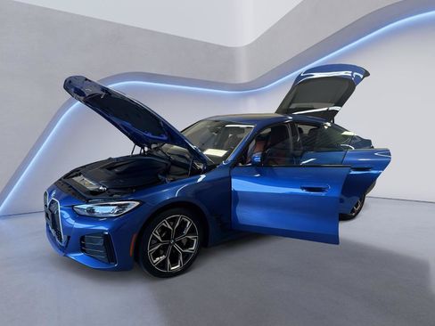 Used 2022 BMW i4 eDrive40 w/ M Sport Package RWD image 11