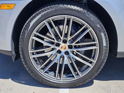 Certified 2026 Porsche Macan AWD/4WD image 14