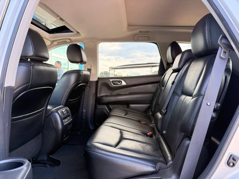 Used 2017 Nissan Pathfinder SL w/ SL Premium Package AWD/4WD image 19