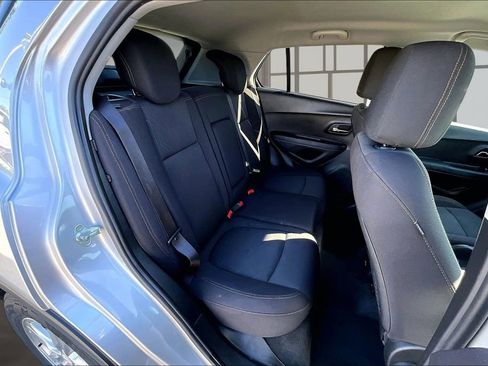 Used 2017 Chevrolet Trax LT FWD image 28
